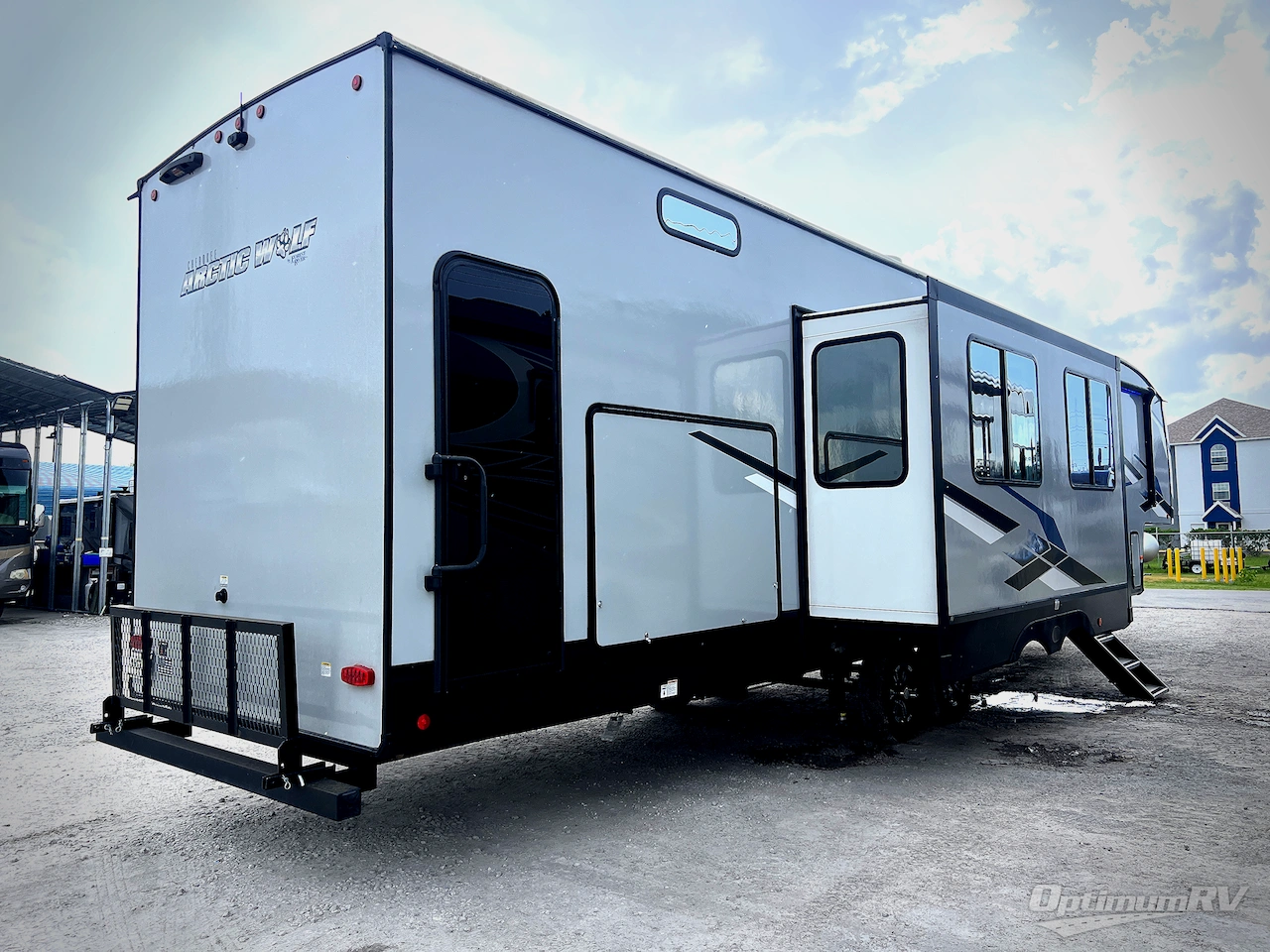 2023 Forest River Cherokee Arctic Wolf Suite 3810 Photo 3