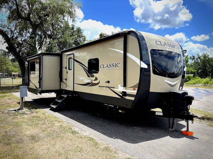 2019 Forest River Flagstaff Classic Super Lite 832IKBS RV Photo 1