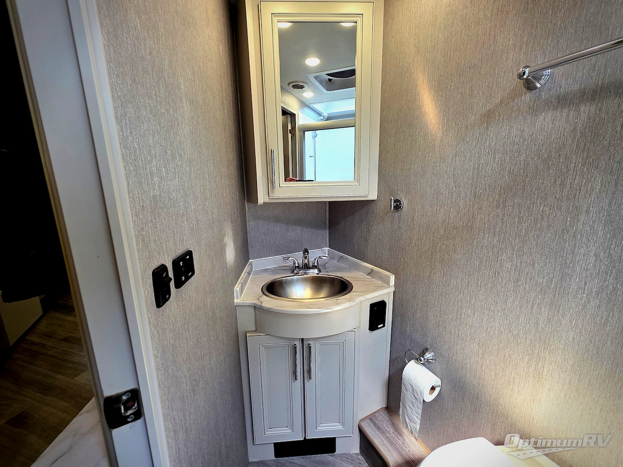 2023 Holiday Rambler Invicta 34MB Photo 16