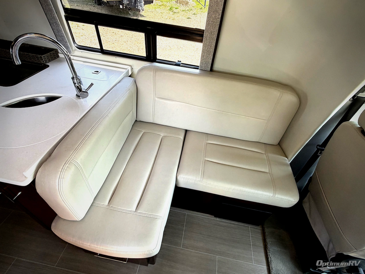 2019 Leisure Travel Serenity 24CB Photo 8
