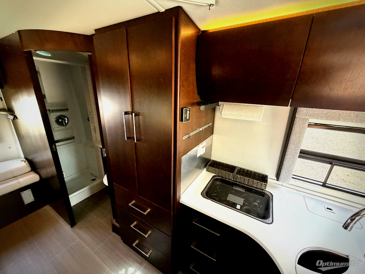 2019 Leisure Travel Serenity 24CB Photo 12