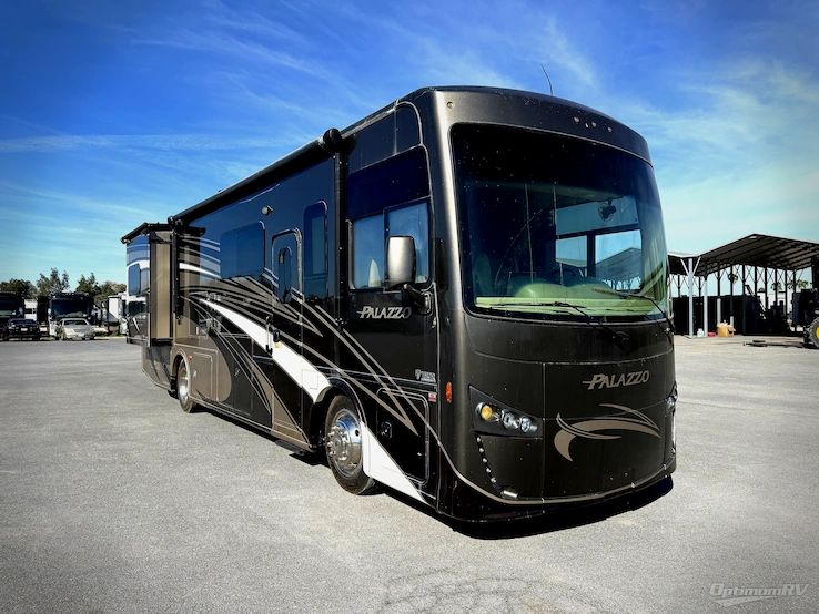 2017 Thor Palazzo 33.2 RV Photo 1