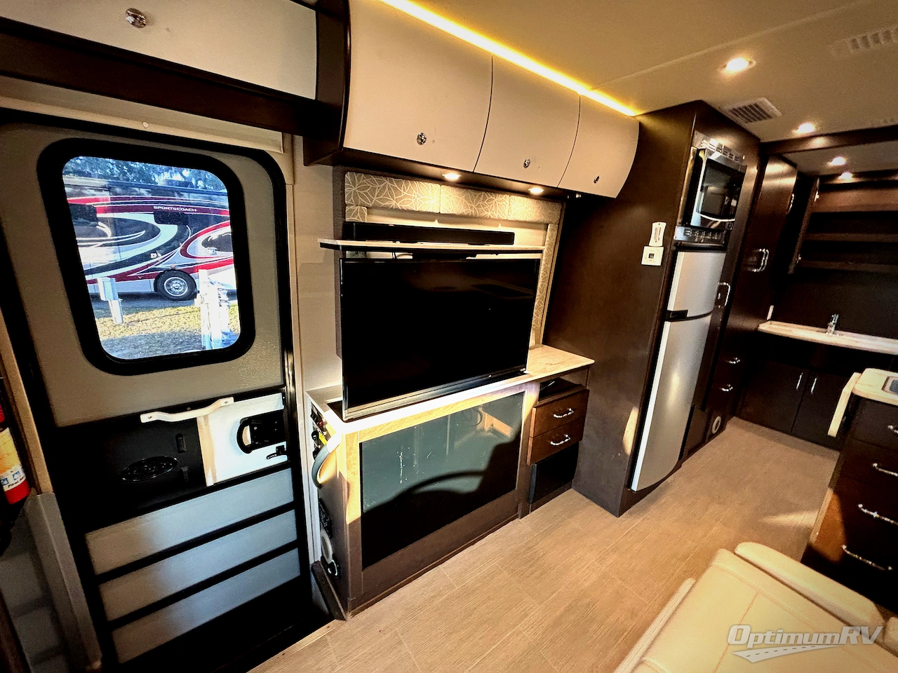 2016 Leisure Travel Unity U24CB Photo 9