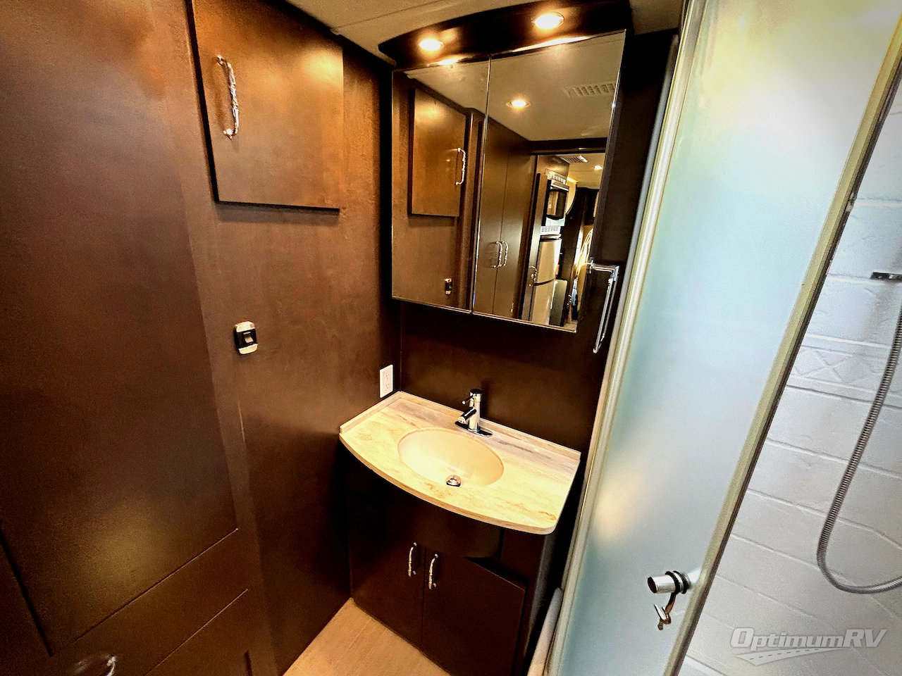 2016 Leisure Travel Unity U24CB Photo 14