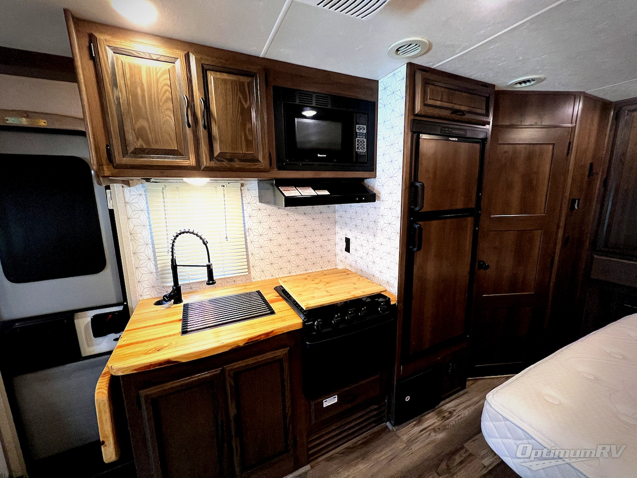 2018 Coachmen Prism 2200 FS Photo 14