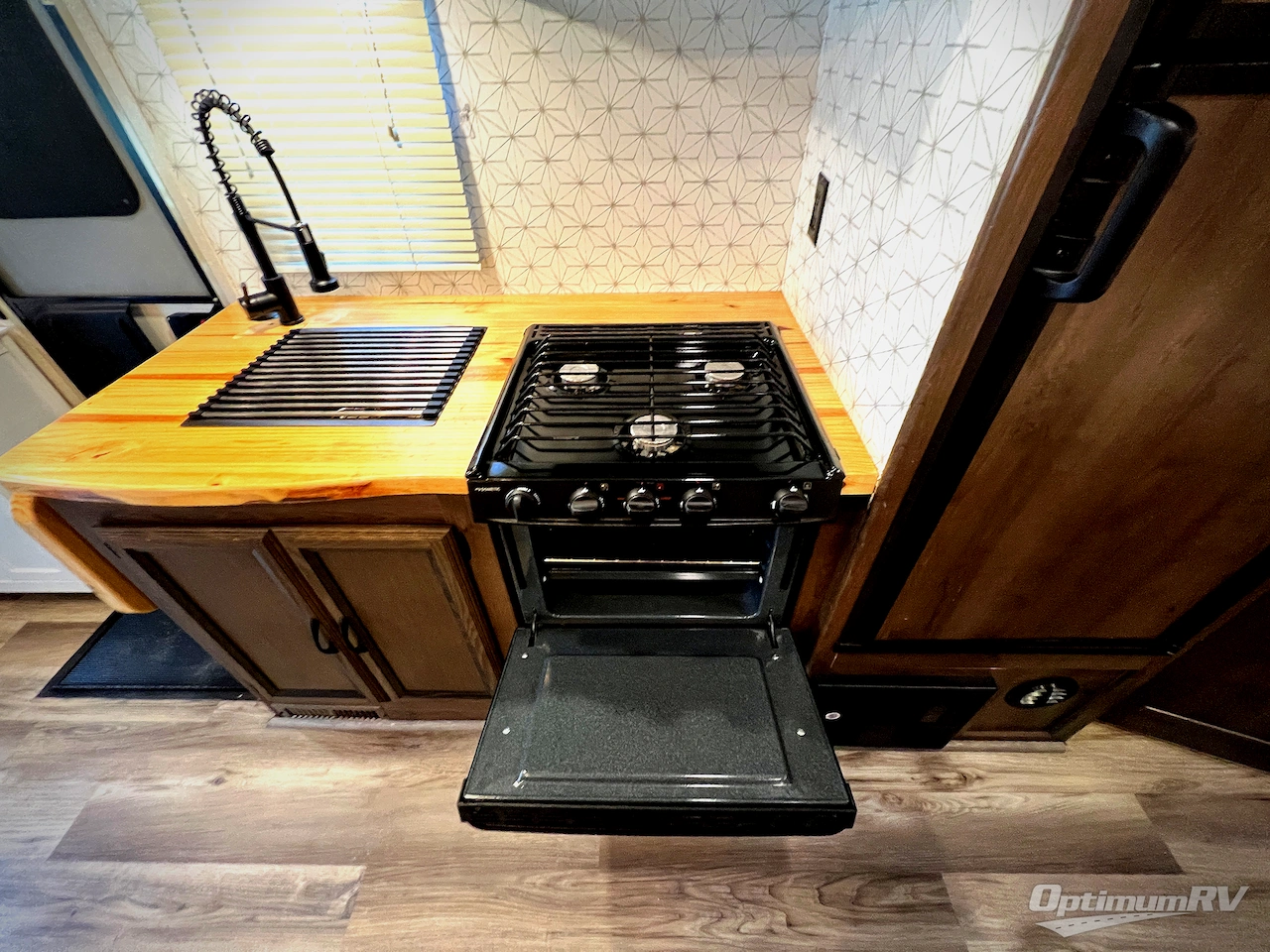 2018 Coachmen Prism 2200 FS Photo 16