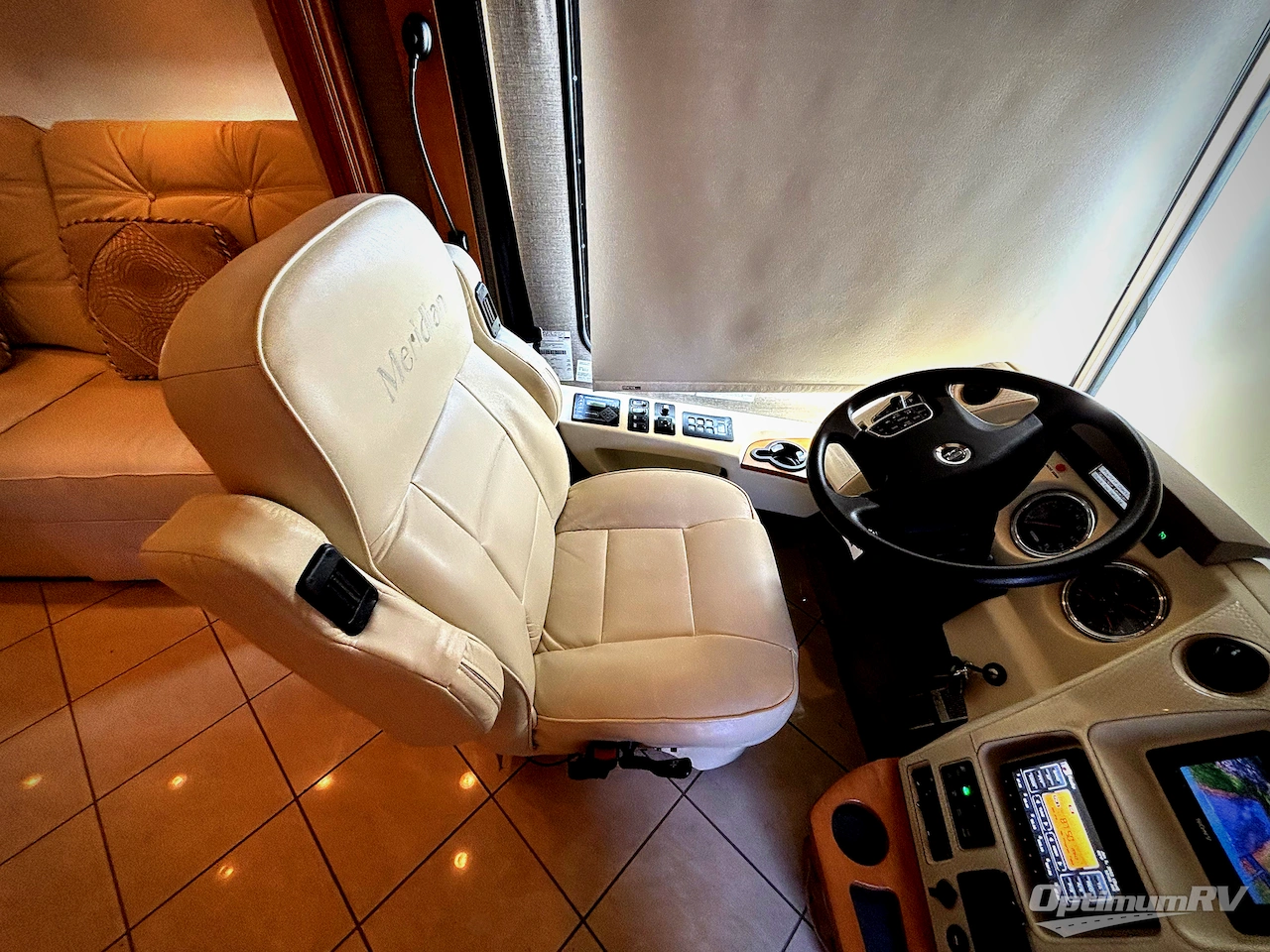 2013 Itasca Meridian 36M Photo 6