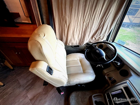 2016 Winnebago Adventurer 37F RV Photo 2
