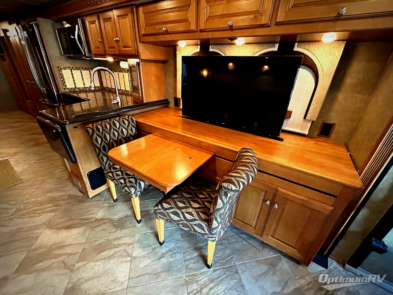 2016 Winnebago Adventurer 37F Photo 12