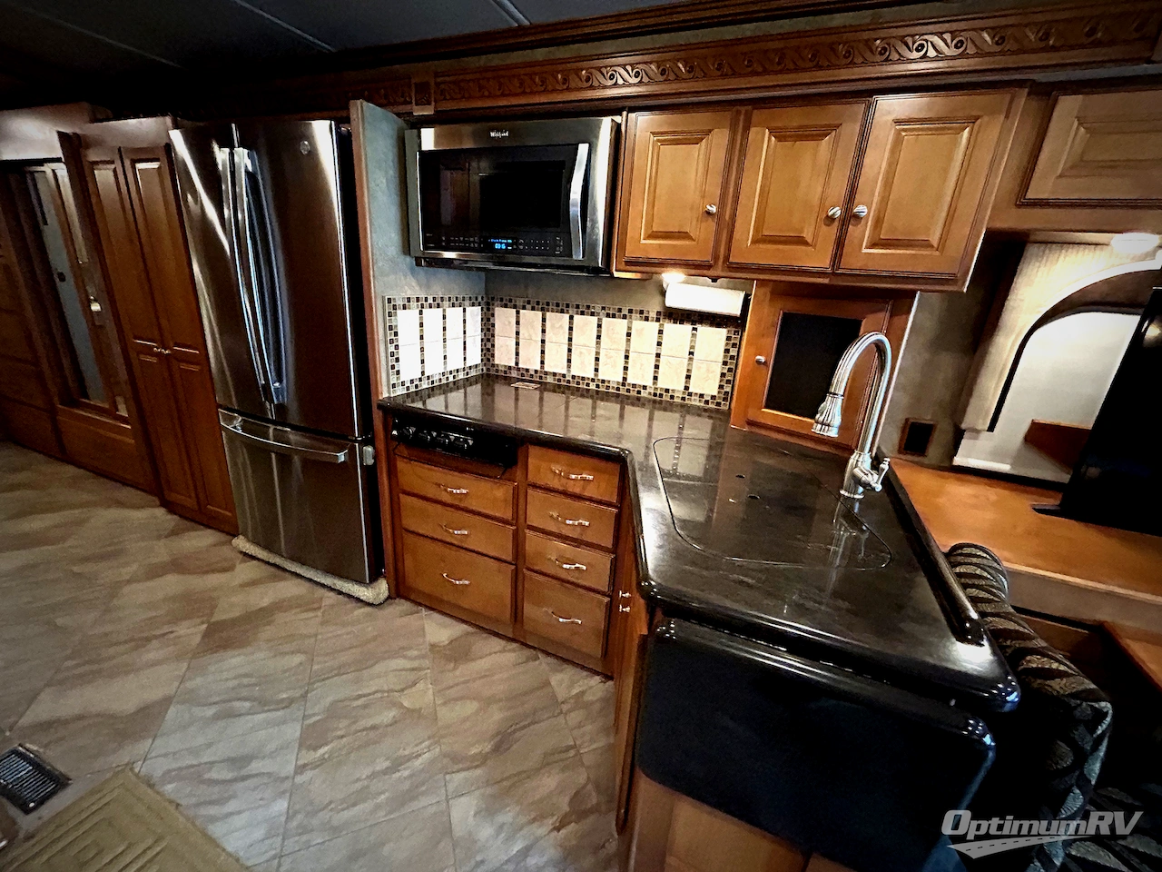 2016 Winnebago Adventurer 37F Photo 13