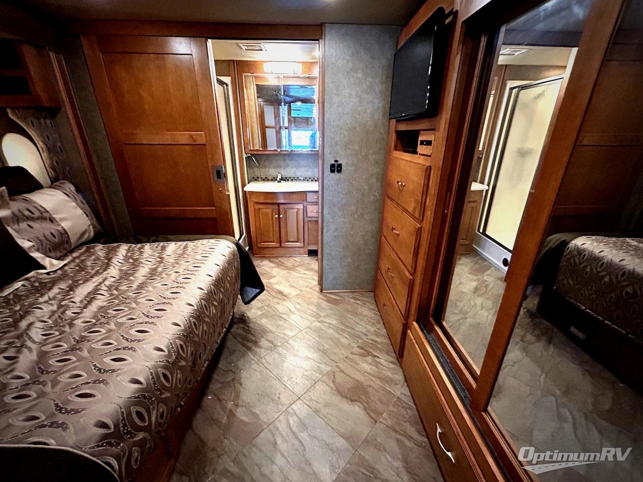 2016 Winnebago Adventurer 37F Photo 16