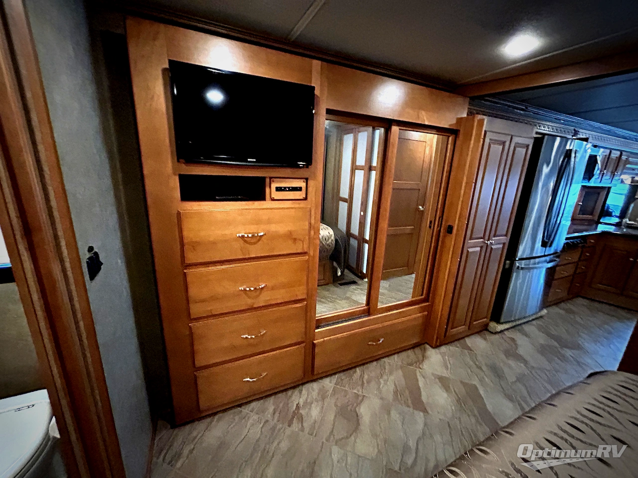 2016 Winnebago Adventurer 37F Photo 18