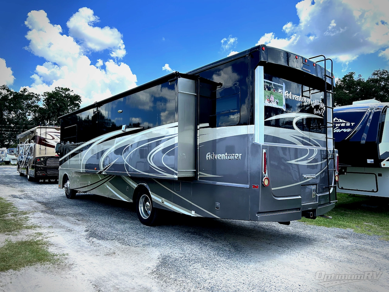 2016 Winnebago Adventurer 37F Photo 3