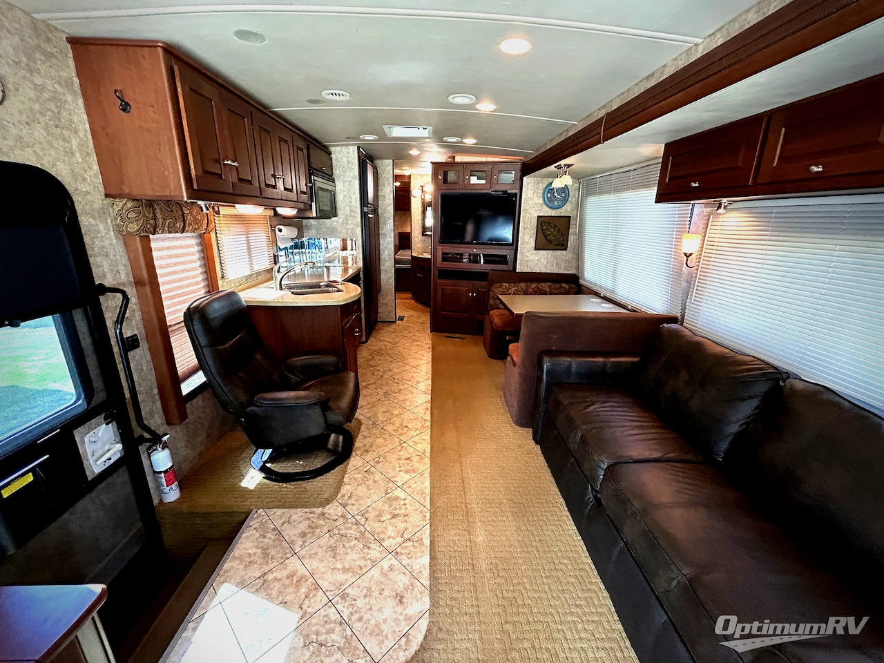 2009 Winnebago Destination 37G Photo 4
