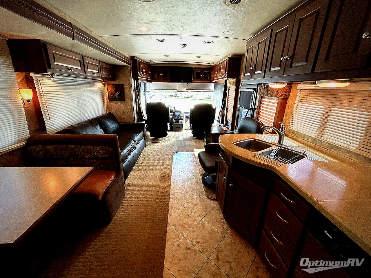 2009 Winnebago Destination 37G Photo 5