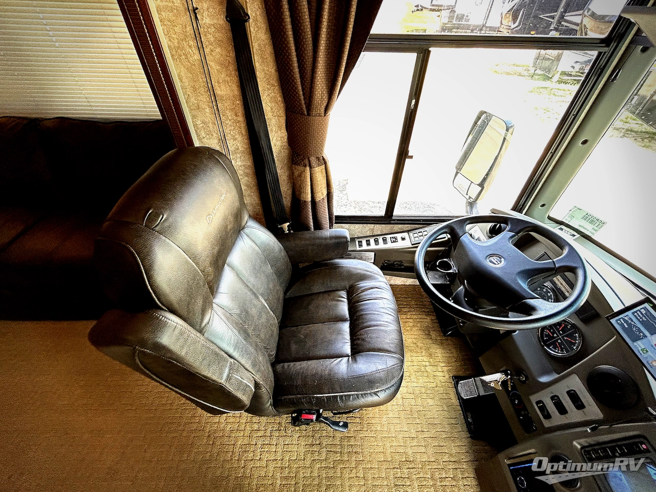 2009 Winnebago Destination 37G Photo 7