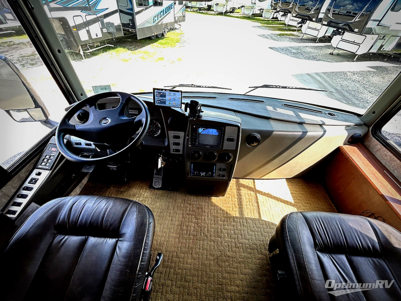 2009 Winnebago Destination 37G Photo 8