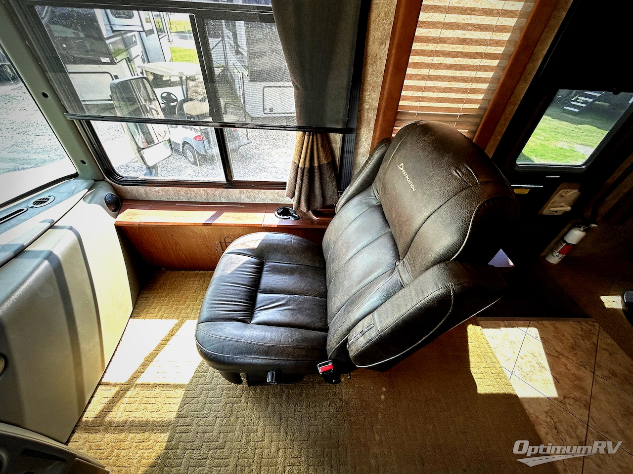 2009 Winnebago Destination 37G Photo 9