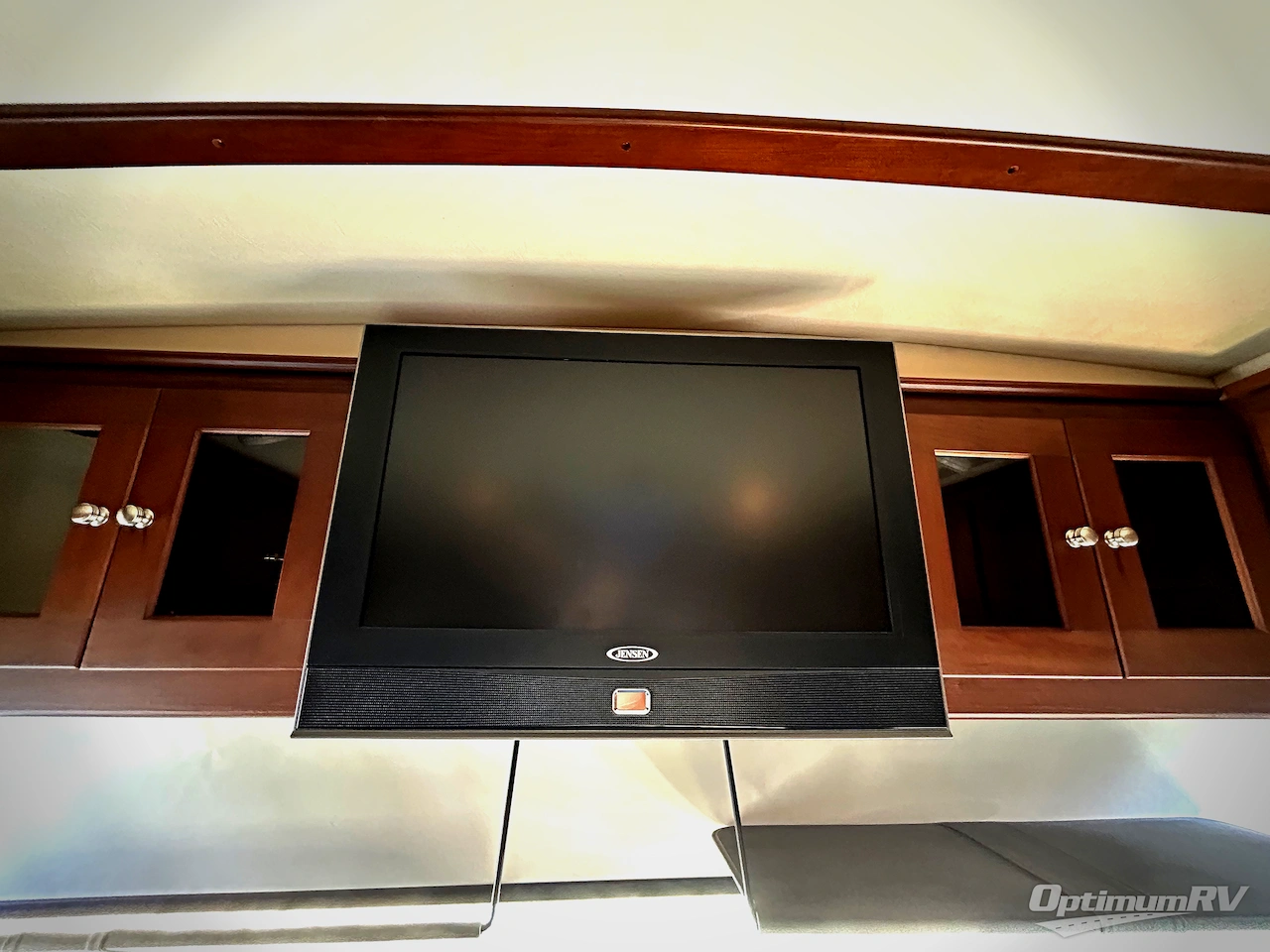 2009 Winnebago Destination 37G Photo 10