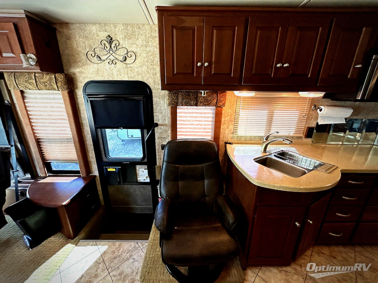 2009 Winnebago Destination 37G Photo 11