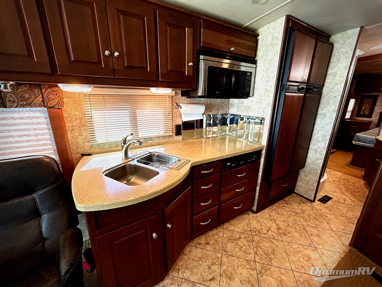 2009 Winnebago Destination 37G Photo 12