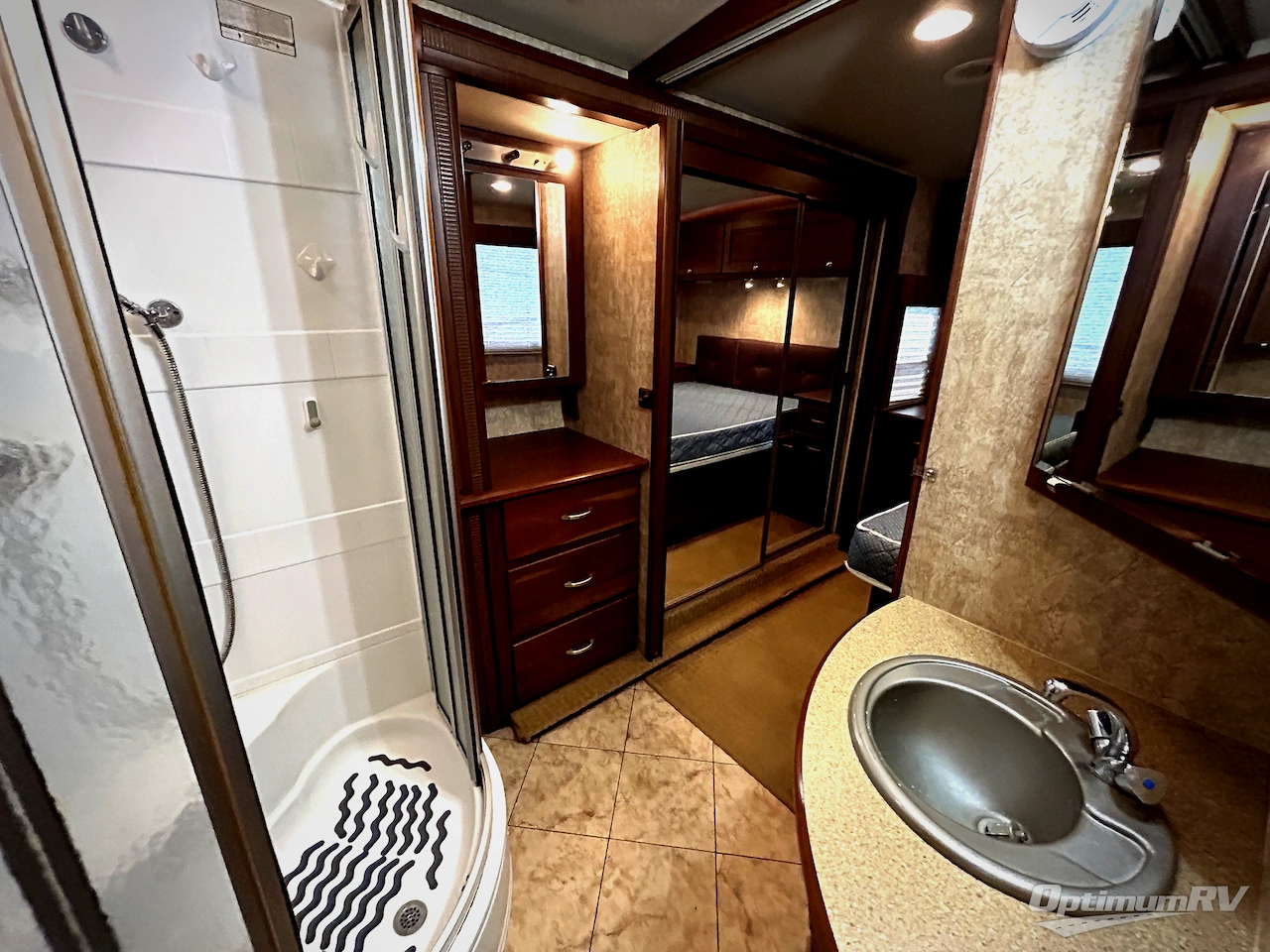 2009 Winnebago Destination 37G Photo 18