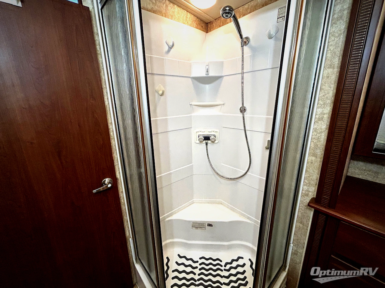 2009 Winnebago Destination 37G Photo 19