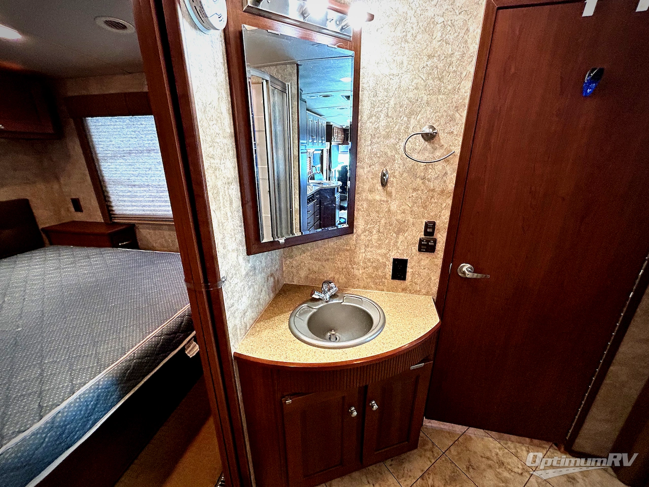 2009 Winnebago Destination 37G Photo 20
