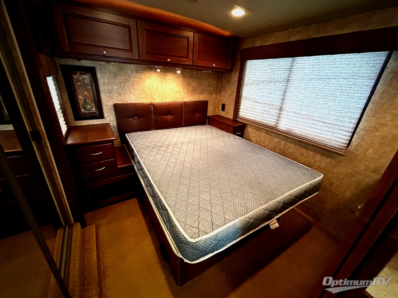 2009 Winnebago Destination 37G Photo 22