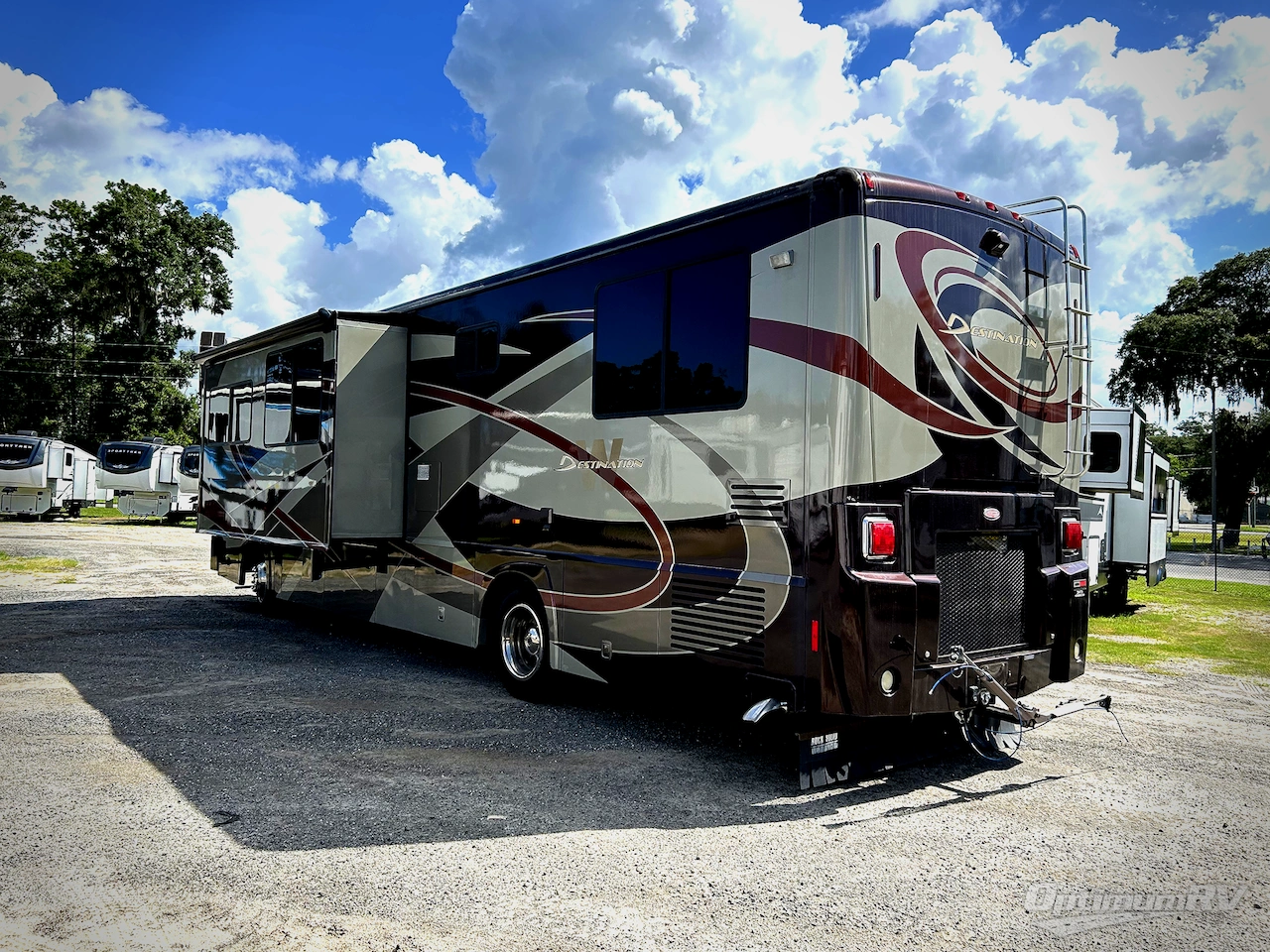 2009 Winnebago Destination 37G Photo 3