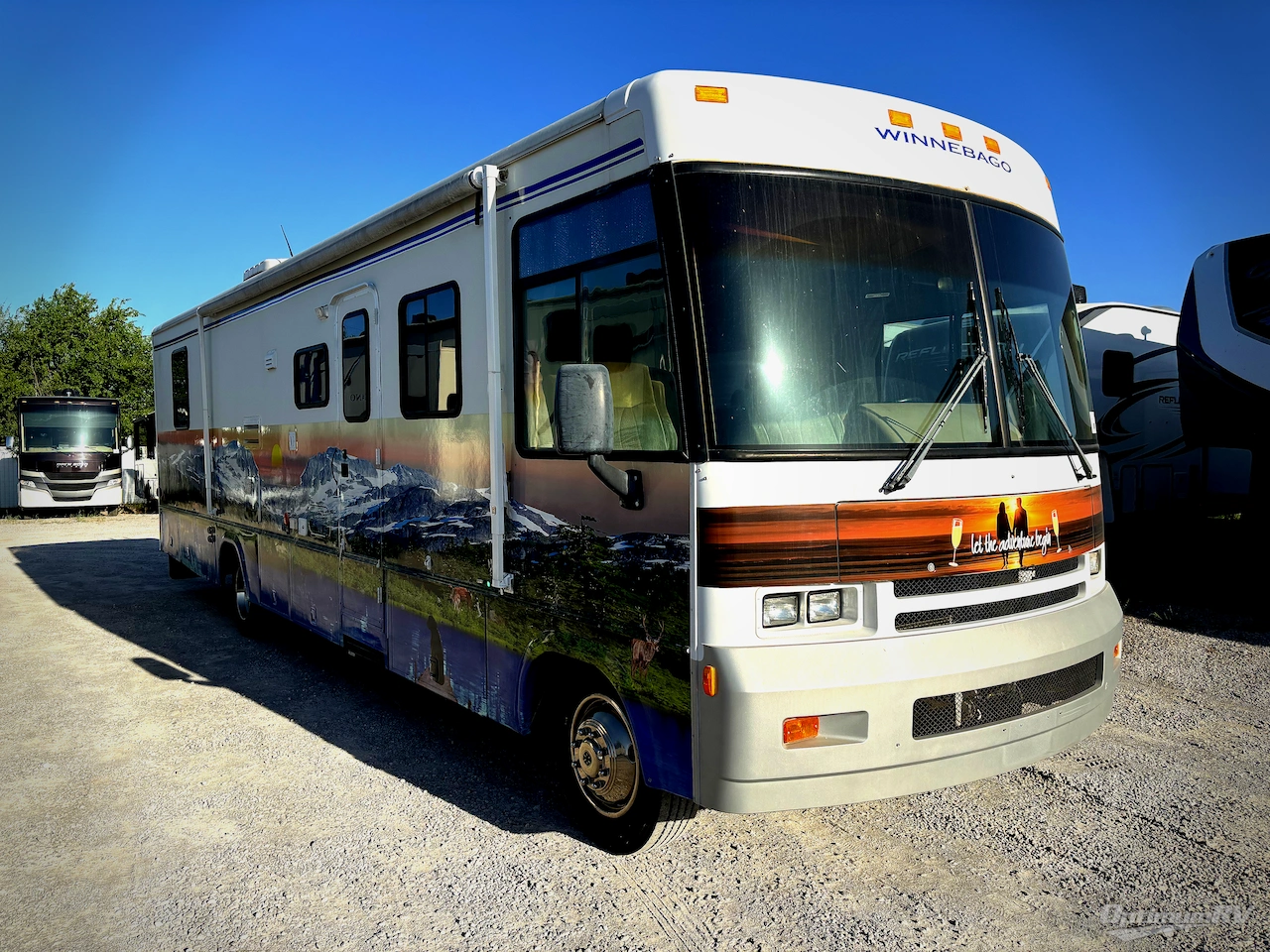 1999 Winnebago Brave 35C Photo 1