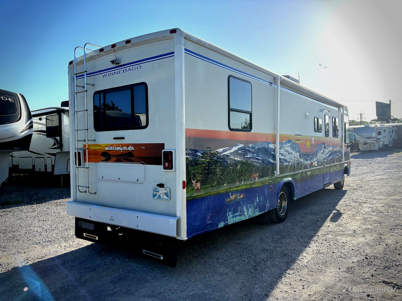 1999 Winnebago Brave 35C Photo 2