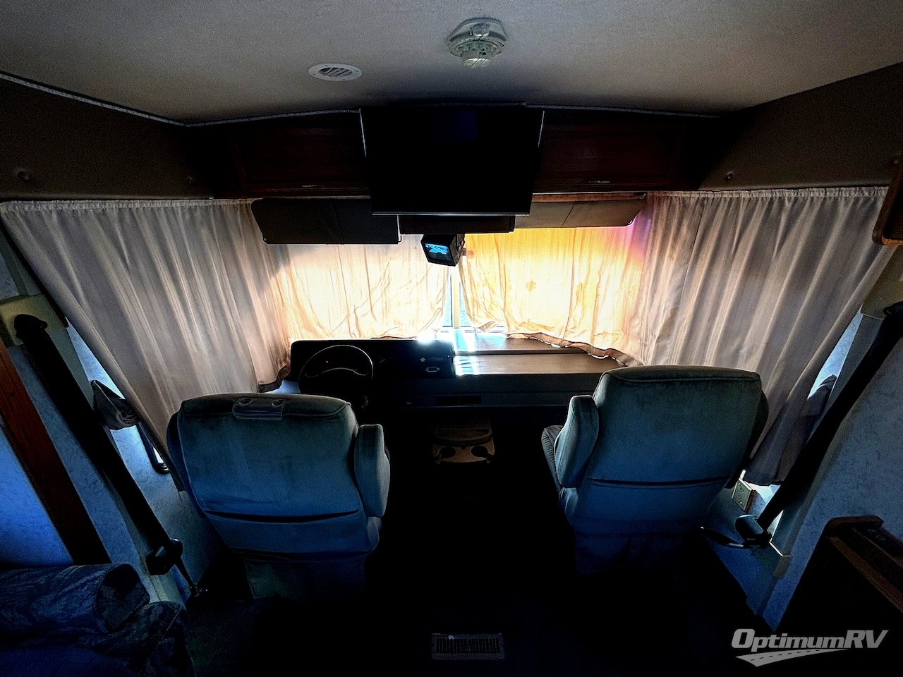 1999 Winnebago Brave 35C Photo 4