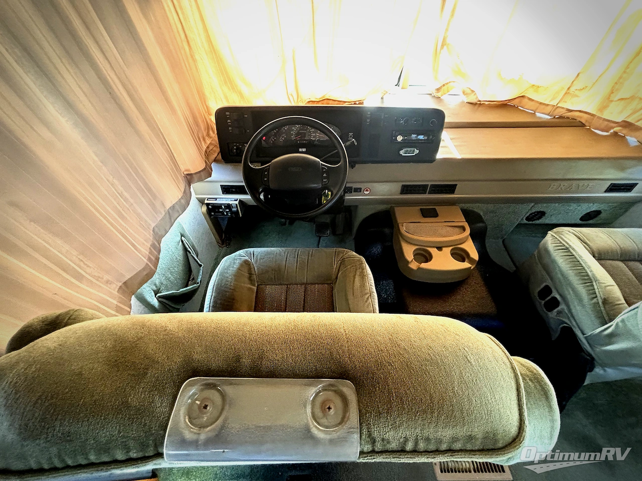 1999 Winnebago Brave 35C Photo 5