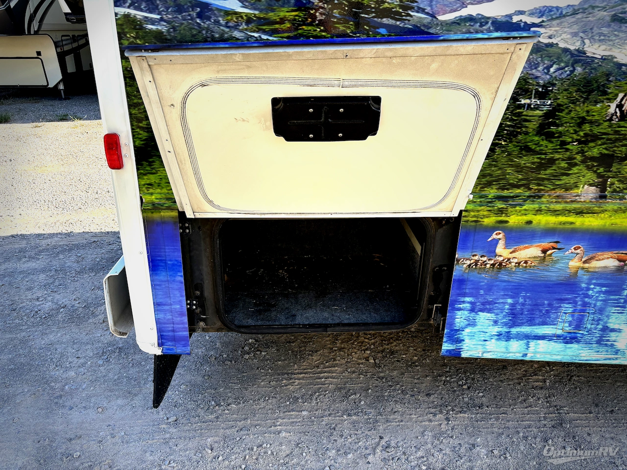 1999 Winnebago Brave 35C Photo 13