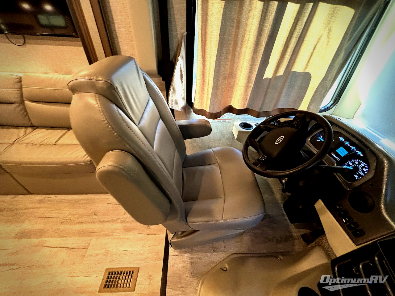 2023 Thor Windsport 34R Photo 6