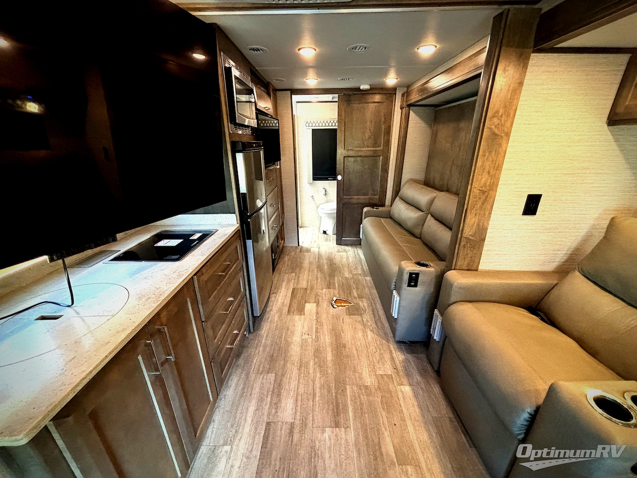 2021 Tiffin Wayfarer 25RW Photo 3