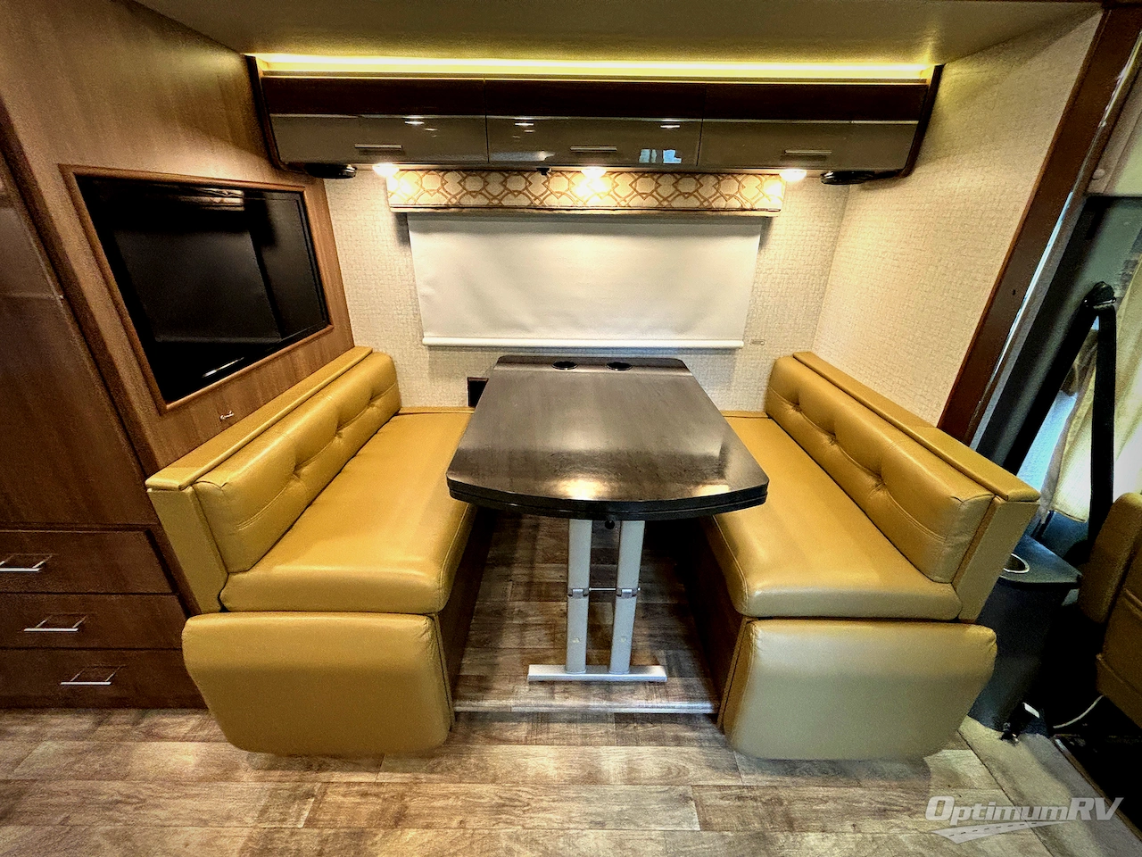 2017 Winnebago Via 25P Photo 11