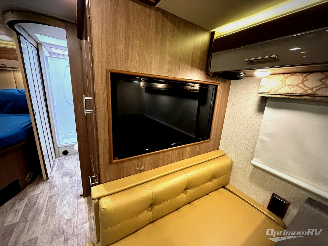 2017 Winnebago Via 25P Photo 12