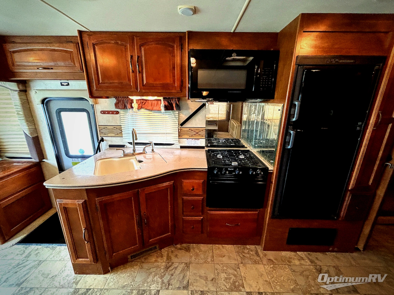2012 Coachmen Mirada 34BH Photo 6