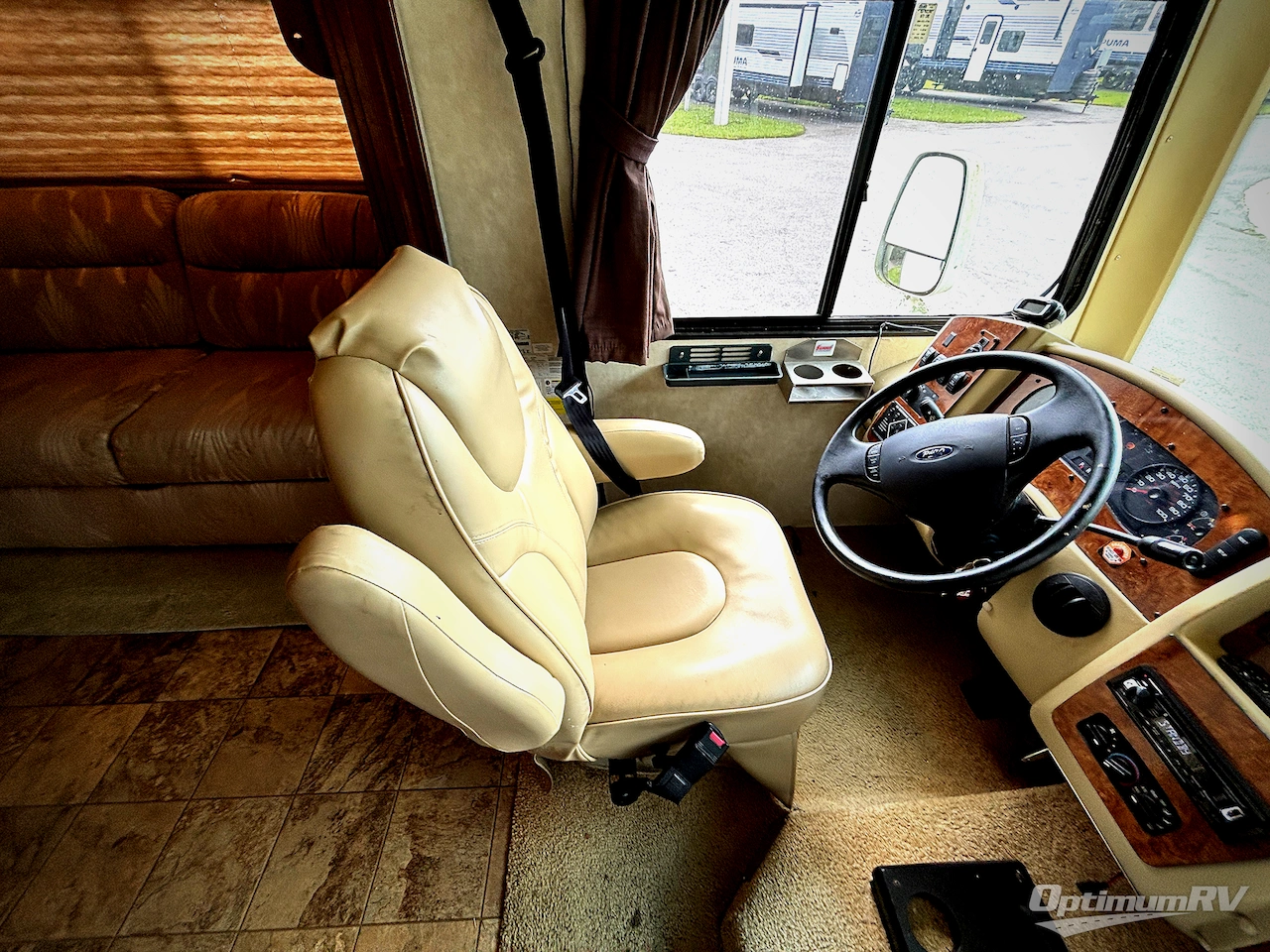 2012 Coachmen Mirada 34BH Photo 7