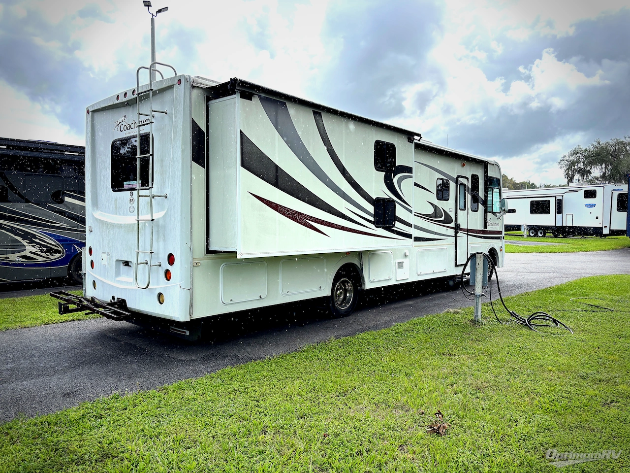 2012 Coachmen Mirada 34BH Photo 2
