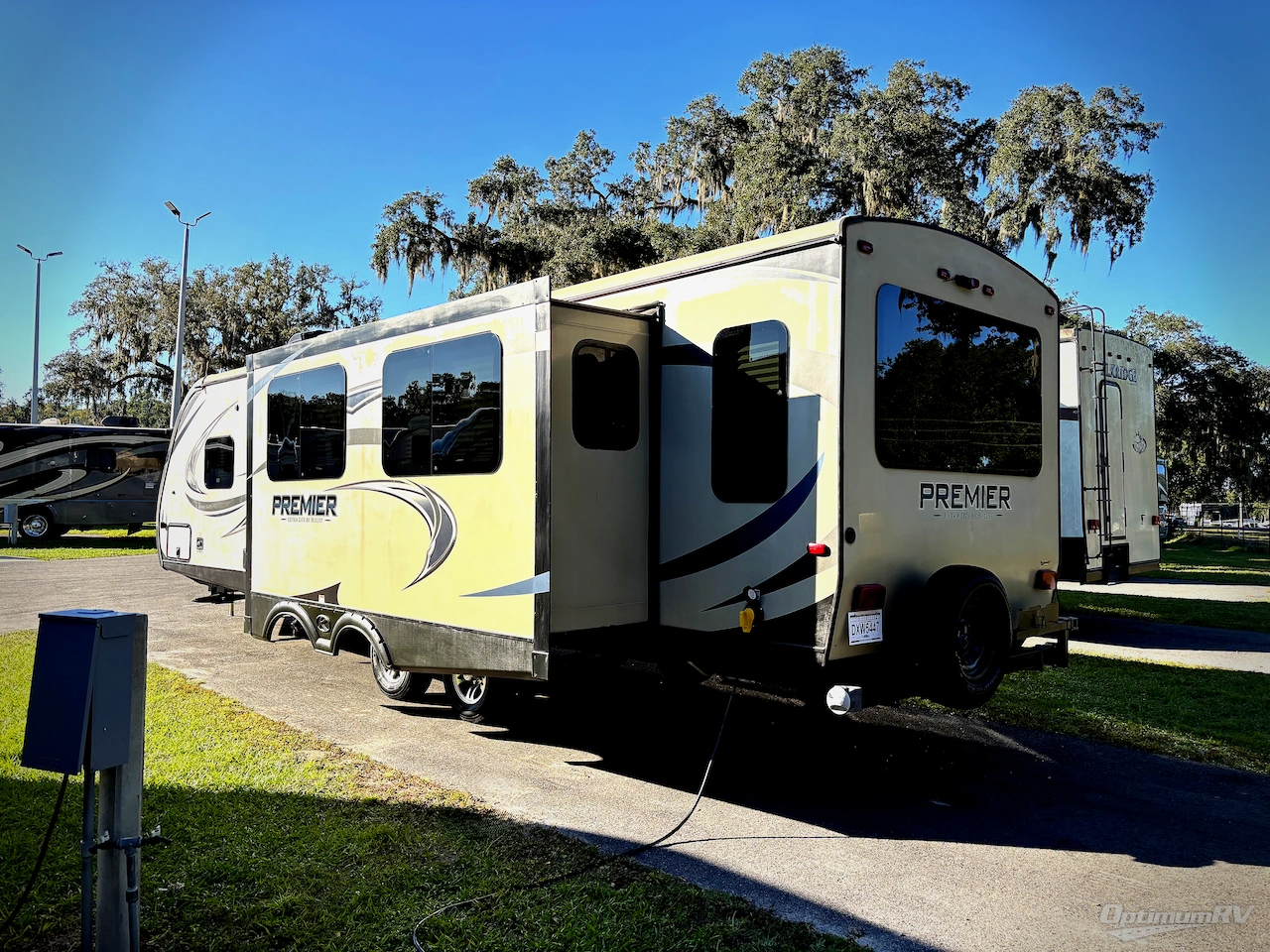 2017 Keystone Premier Ultra Lite 30RIPR Photo 3