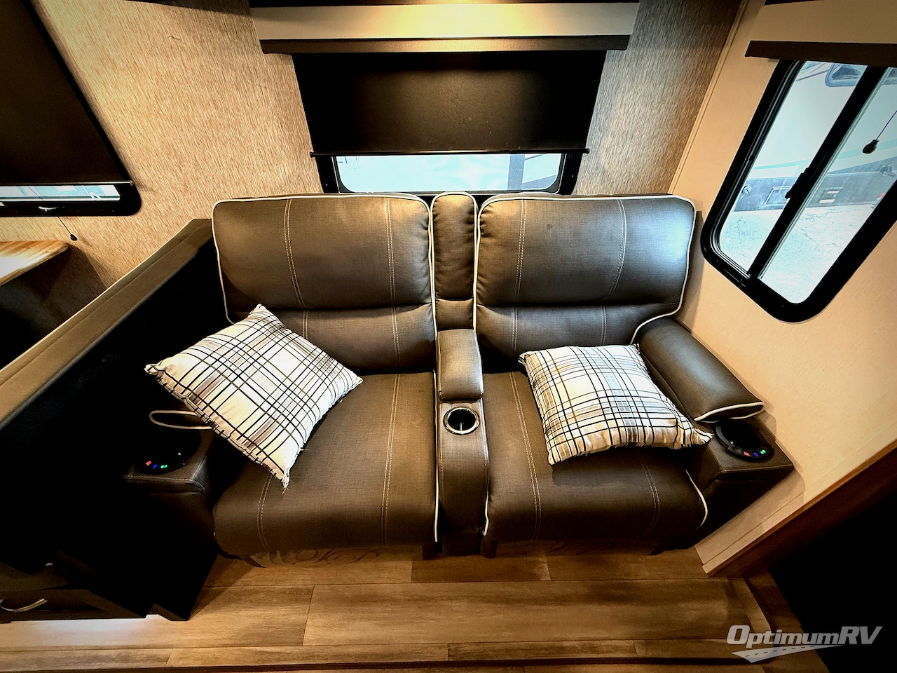 2023 Coachmen Freedom Express Liberty Edition 326BHDSLE Photo 6