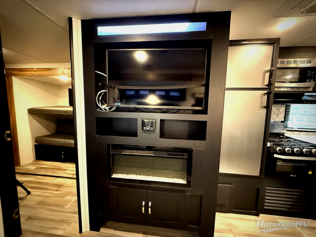 2023 Coachmen Freedom Express Liberty Edition 326BHDSLE Photo 8