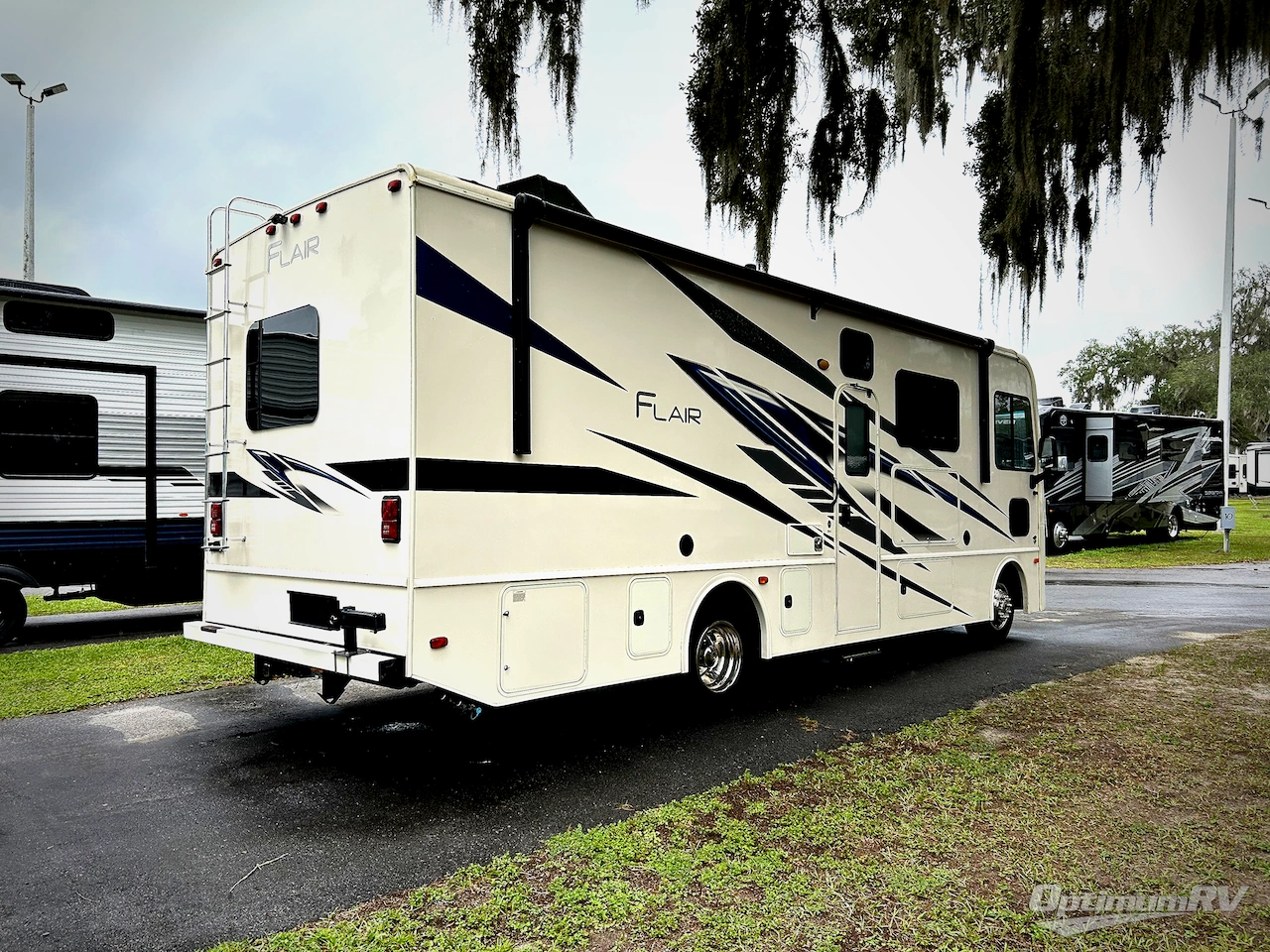 2022 Fleetwood Flair 28A Photo 2