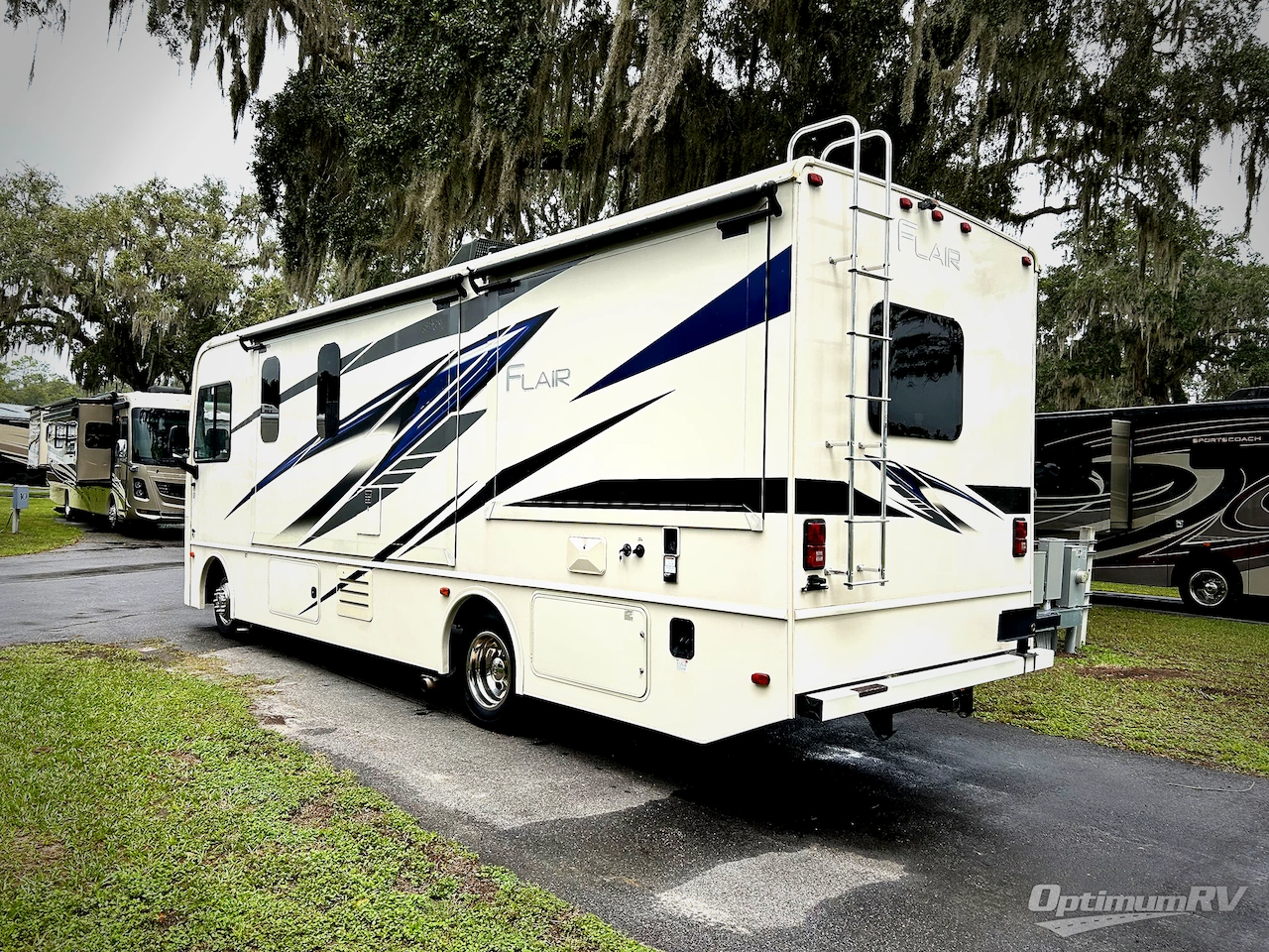 2022 Fleetwood Flair 28A Photo 3