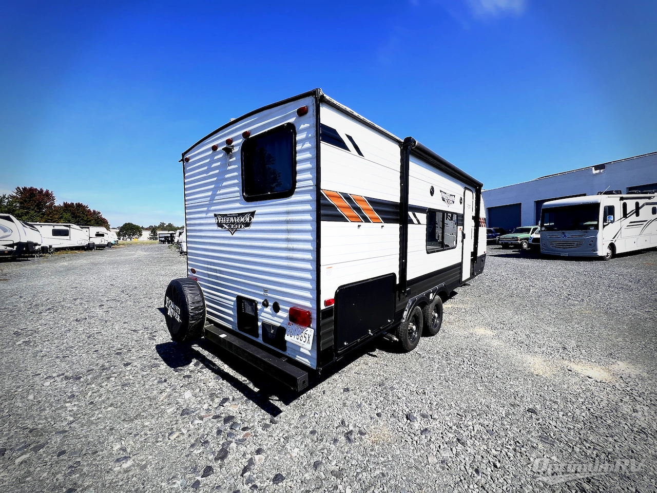2020 Forest River Wildwood X-Lite 19DBXL Photo 2
