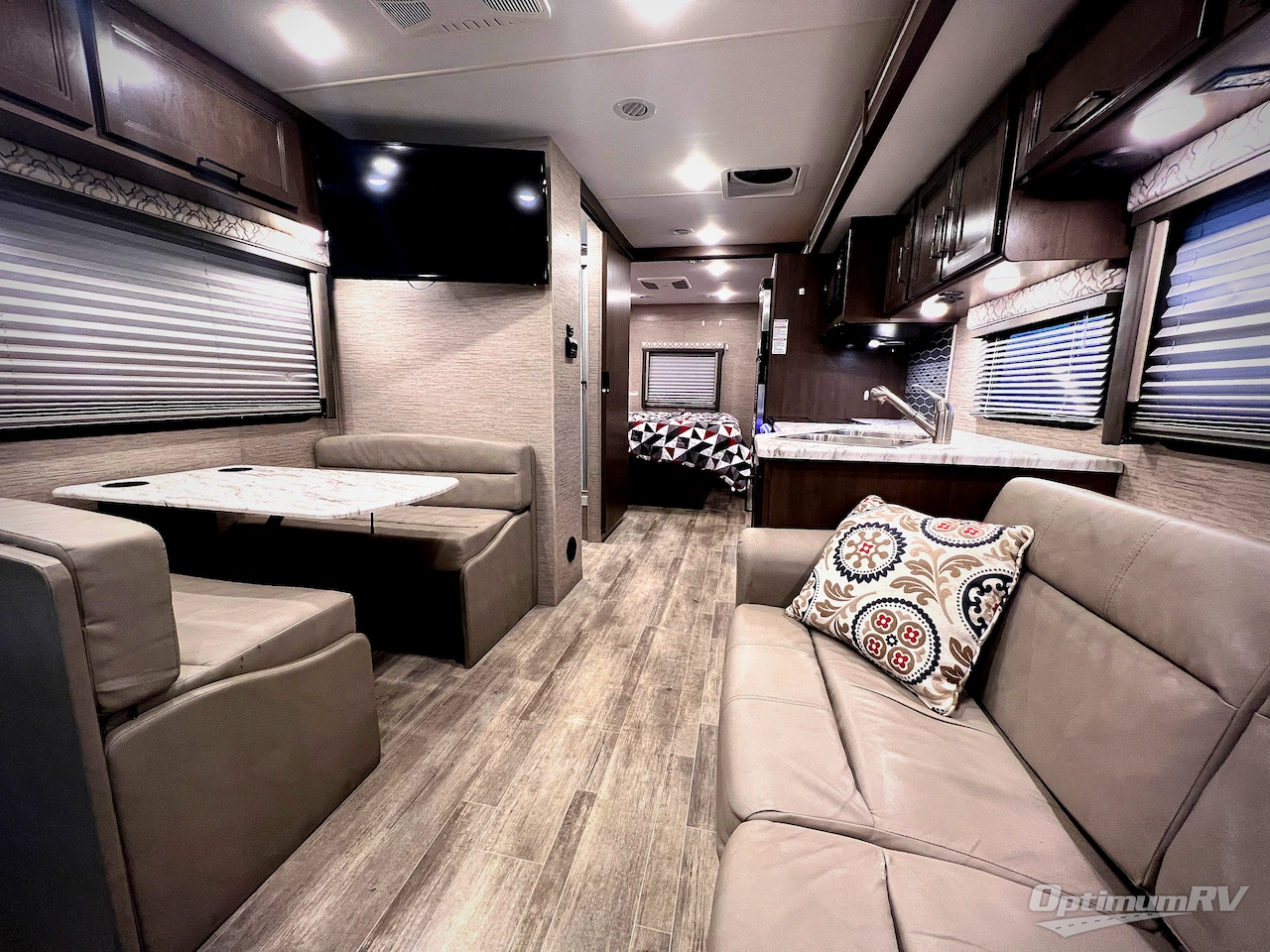 2022 Thor Freedom Traveler 29A Photo 10