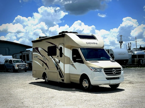 Used 2020 Thor Gemini 24TF Featured Photo